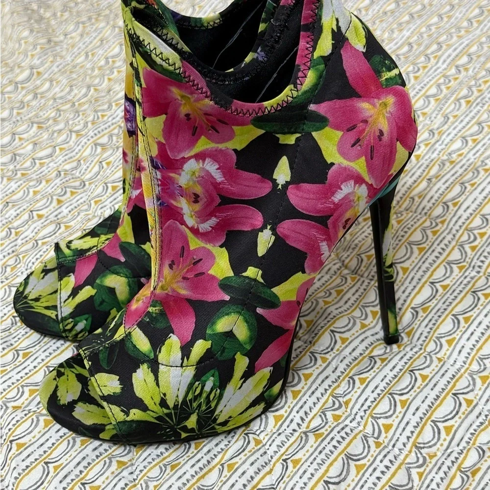 Steve Madden Floral Black Pink Green Heels